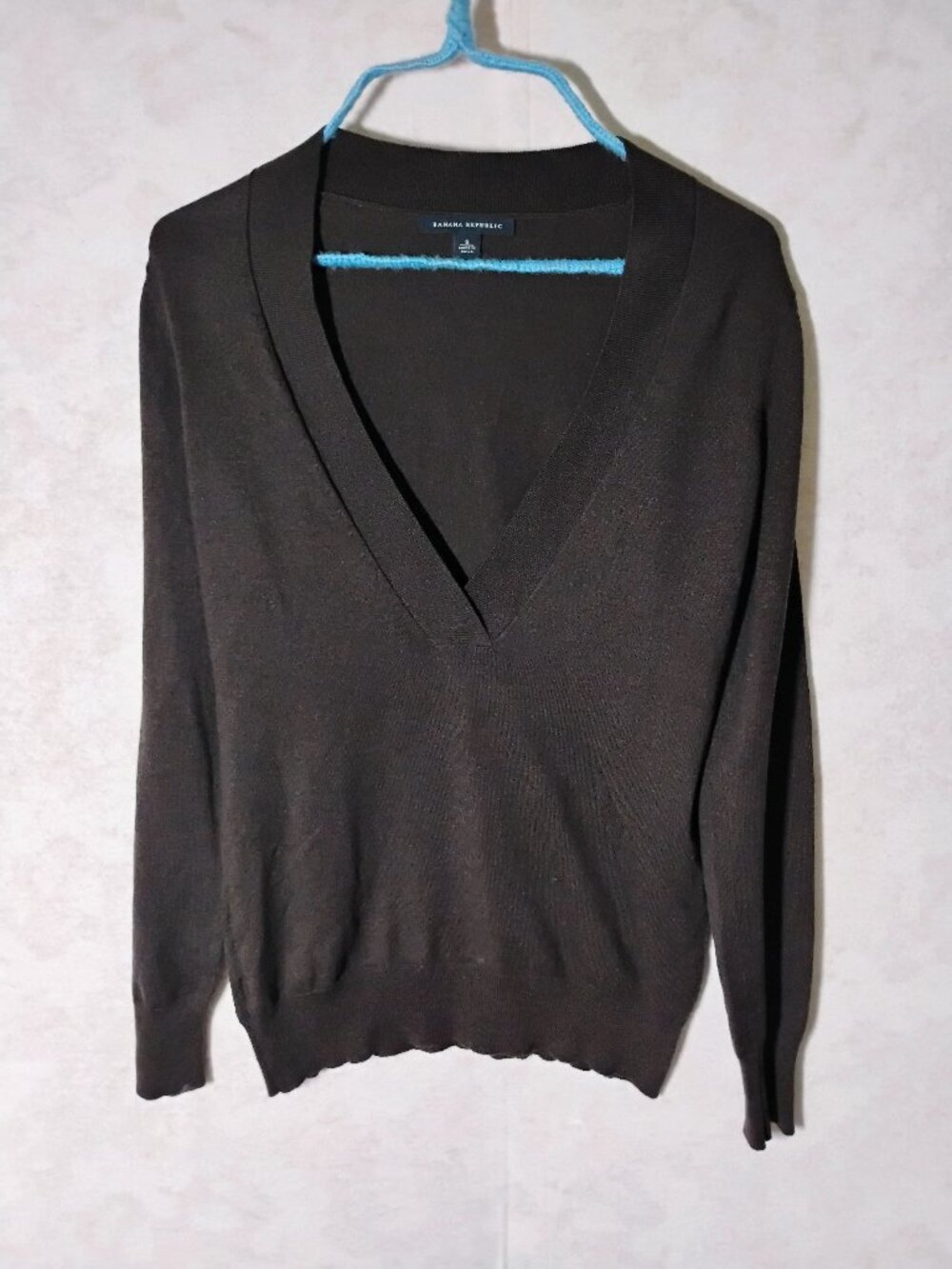 Banana Republic Black Silk Blend V-Neck Sweater size Small